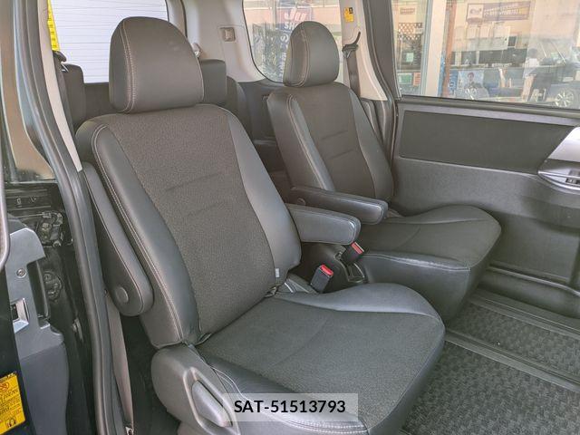 Toyota VOXY 2013-06 4993806-27