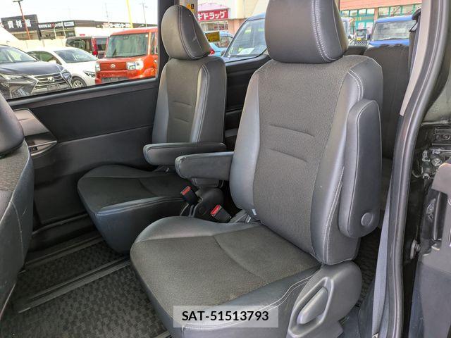 Toyota VOXY 2013-06 4993806-3