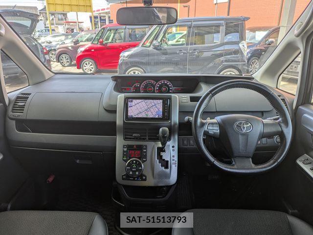 Toyota VOXY 2013-06 4993806-8