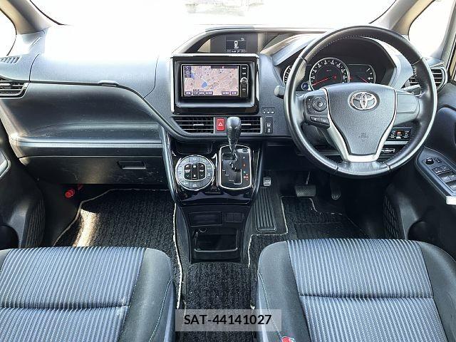 Toyota VOXY 2016-09 5882441-1