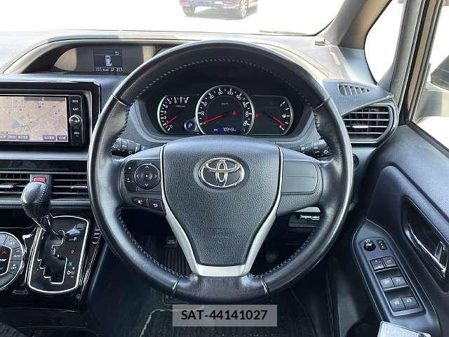 Toyota VOXY 2016-09 5882441-4