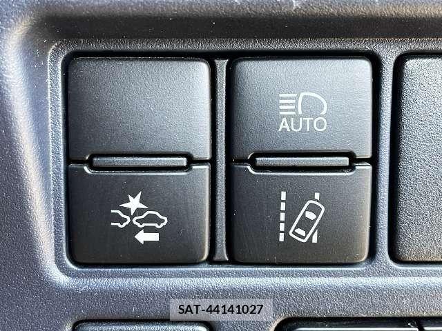 Toyota VOXY 2016-09 5882441-6