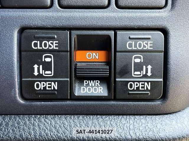 Toyota VOXY 2016-09 5882441-7