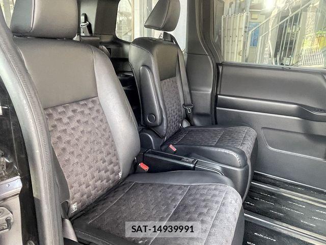 Toyota VOXY 2023-11 5882316-20