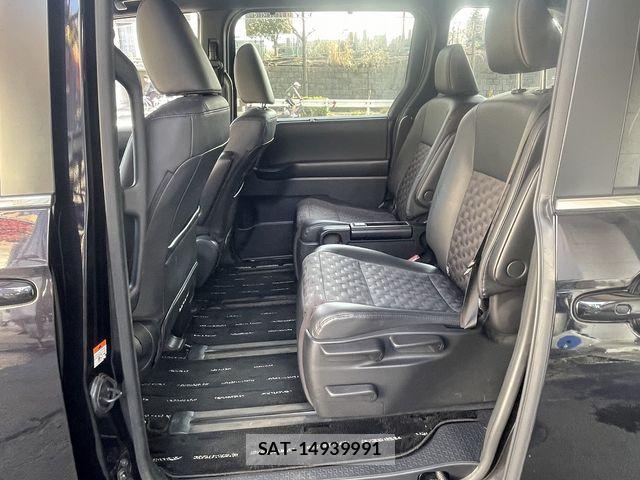 Toyota VOXY 2023-11 5882316-22