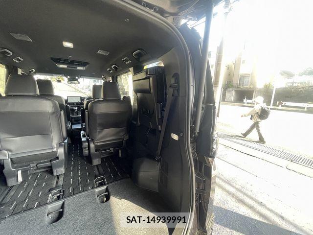 Toyota VOXY 2023-11 5882316-25