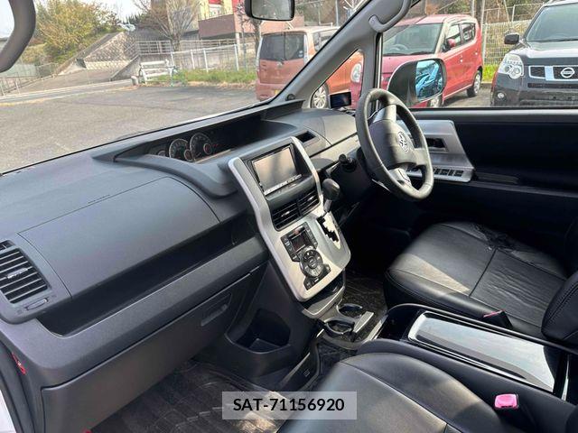 Toyota VOXY 2010-06 5882550-11