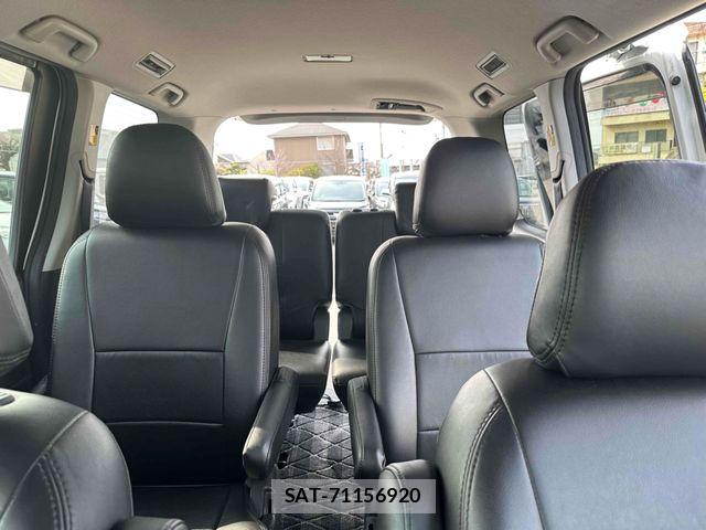 Toyota VOXY 2010-06 5882550-12