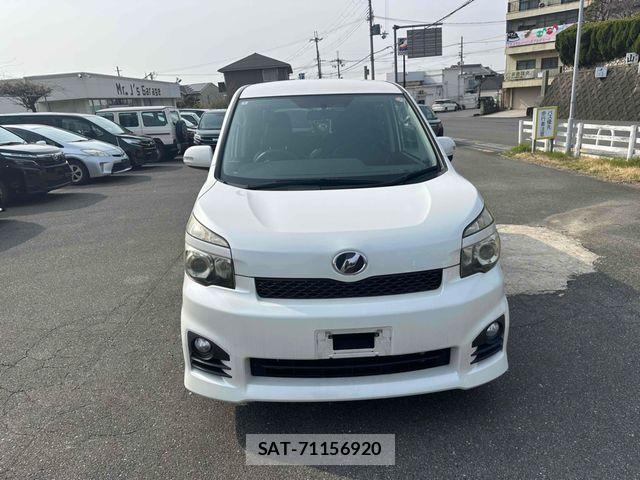 Toyota VOXY 2010-06 5882550-1