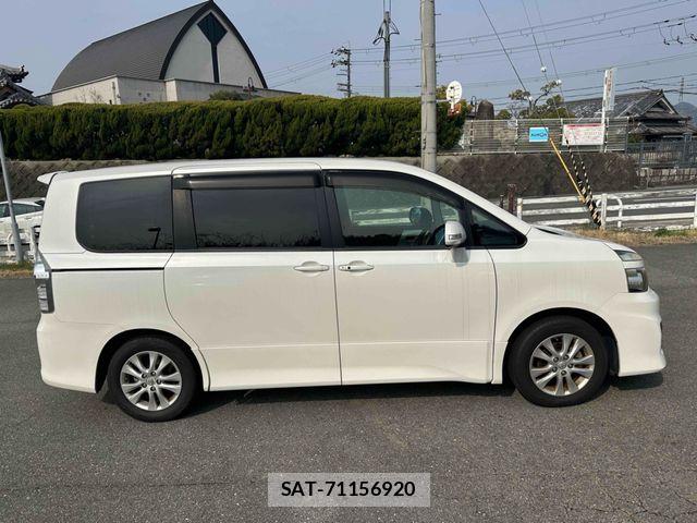 Toyota VOXY 2010-06 5882550-2