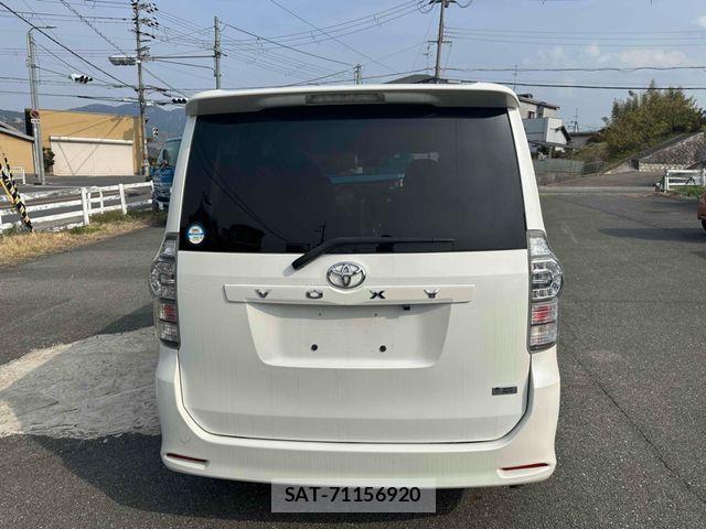 Toyota VOXY 2010-06 5882550-4