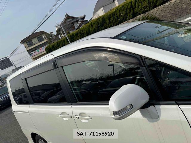 Toyota VOXY 2010-06 5882550-8