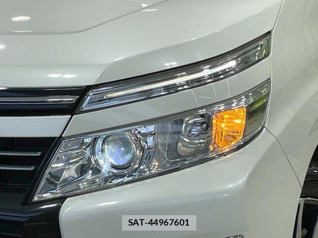 Toyota VOXY 2015-04 5882448-9