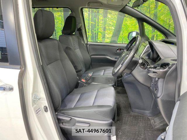 Toyota VOXY 2015-04 5882448-11