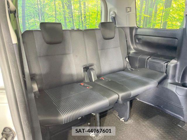 Toyota VOXY 2015-04 5882448-13