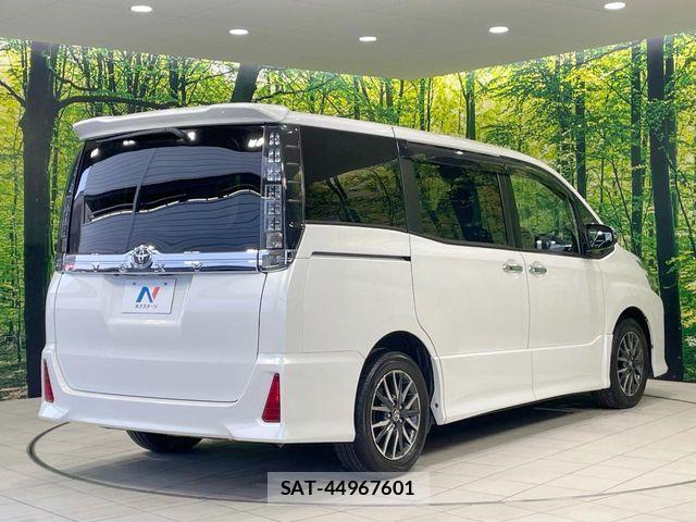 Toyota VOXY 2015-04 5882448-17
