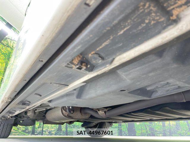 Toyota VOXY 2015-04 5882448-19