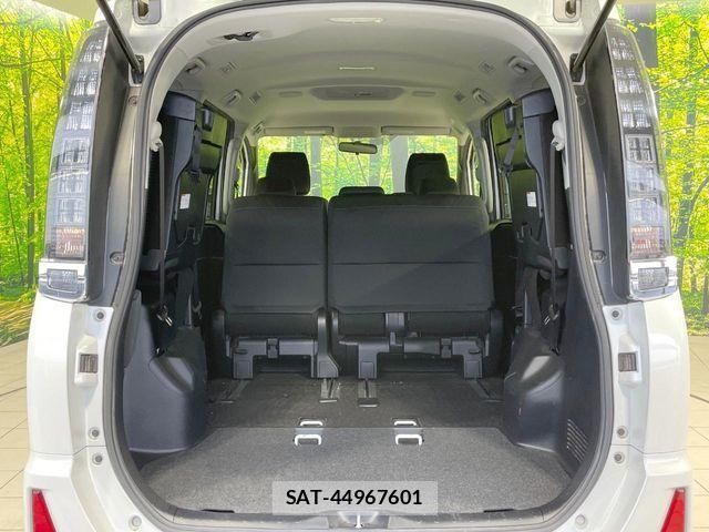 Toyota VOXY 2015-04 5882448-7