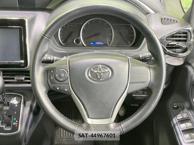 Toyota VOXY 2015-04 5882448-8