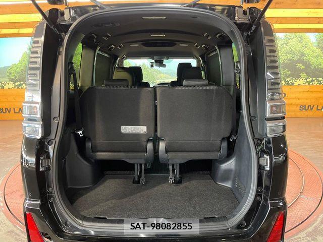 Toyota VOXY 2020-03 5882373-10