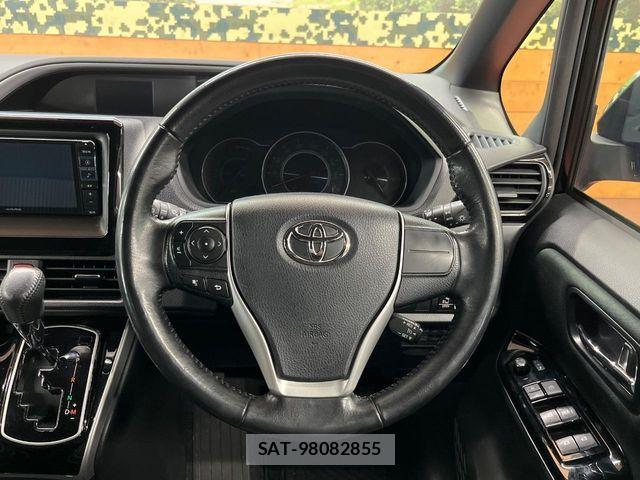 Toyota VOXY 2020-03 5882373-11
