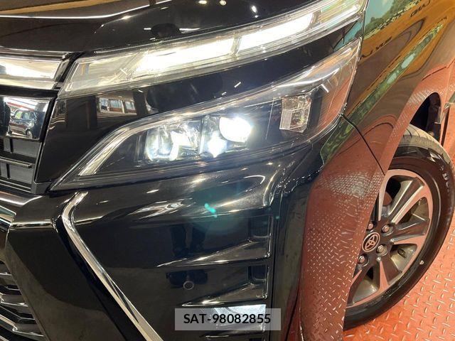 Toyota VOXY 2020-03 5882373-12