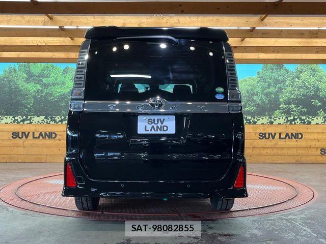 Toyota VOXY 2020-03 5882373-15