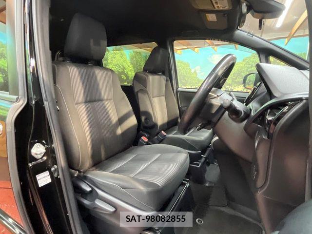 Toyota VOXY 2020-03 5882373-7
