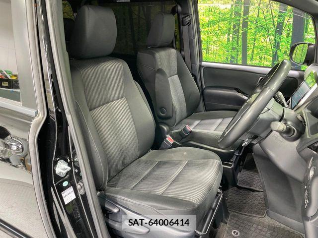 Toyota VOXY 2017-11 5882410-9