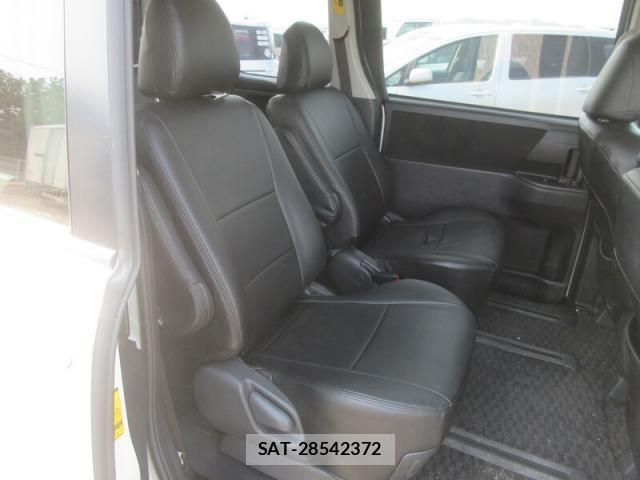 Toyota VOXY 2011-02 6022809-11