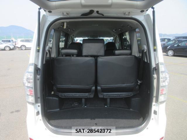 Toyota VOXY 2011-02 6022809-13