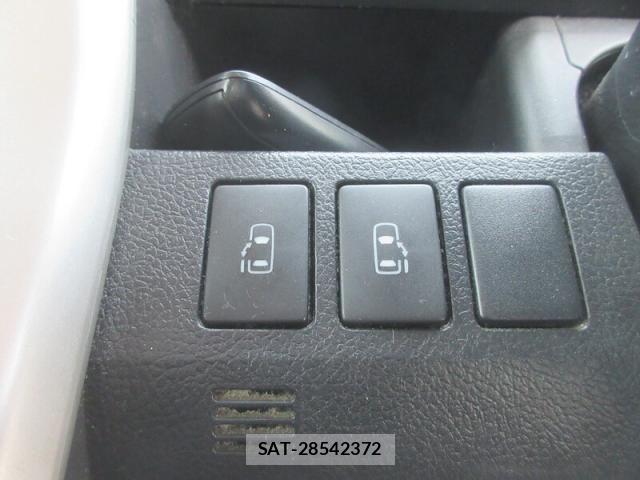 Toyota VOXY 2011-02 6022809-24