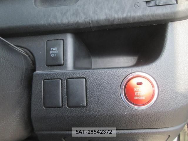 Toyota VOXY 2011-02 6022809-25