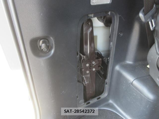 Toyota VOXY 2011-02 6022809-29