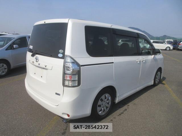 Toyota VOXY 2011-02 6022809-3