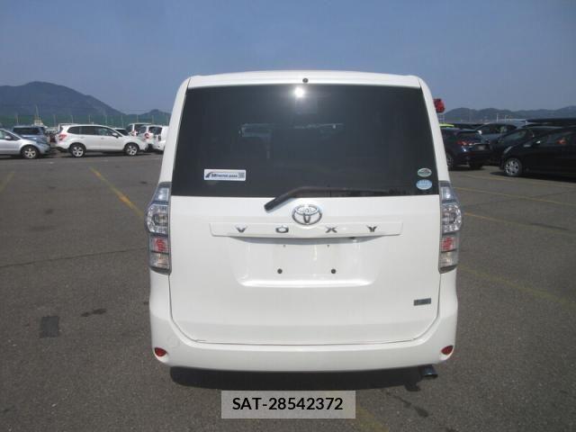 Toyota VOXY 2011-02 6022809-4