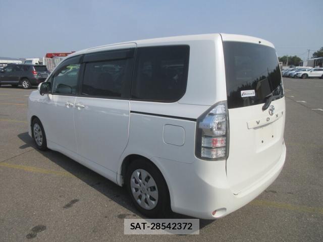 Toyota VOXY 2011-02 6022809-5