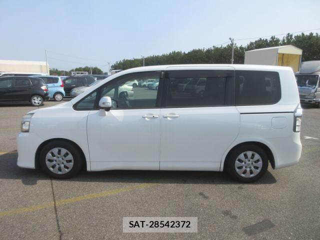 Toyota VOXY 2011-02 6022809-6