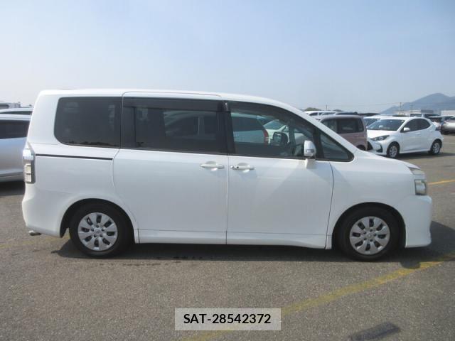 Toyota VOXY 2011-02 6022809-7