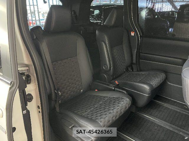 Toyota VOXY 2022-10 6022596-9