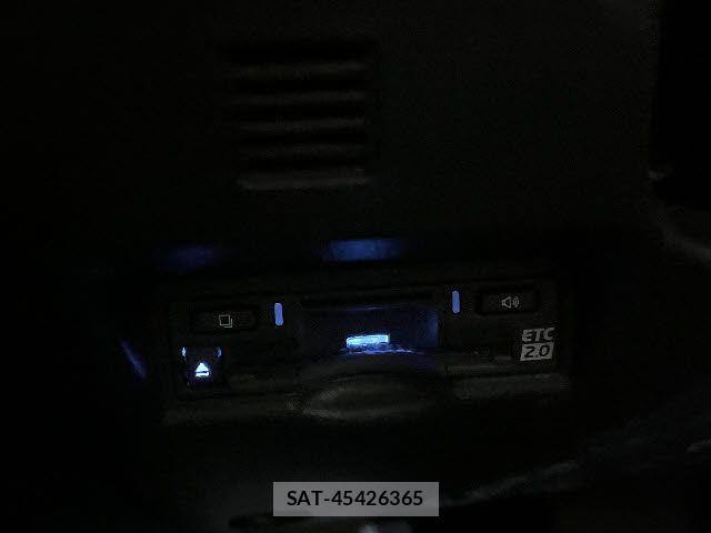 Toyota VOXY 2022-10 6022596-15