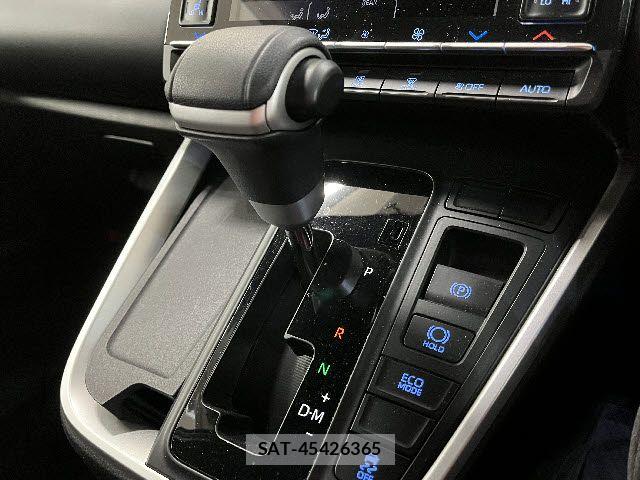 Toyota VOXY 2022-10 6022596-19