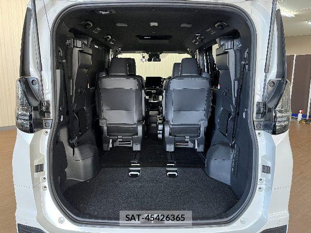Toyota VOXY 2022-10 6022596-21
