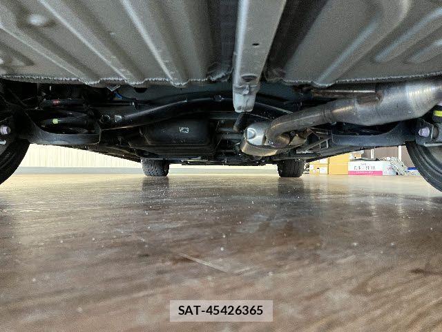 Toyota VOXY 2022-10 6022596-23