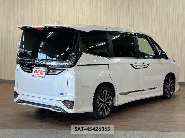 Toyota VOXY 2022-10 6022596-2