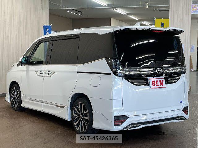 Toyota VOXY 2022-10 6022596-8