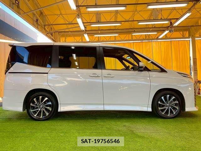 Toyota VOXY 2025-04 6221002-17