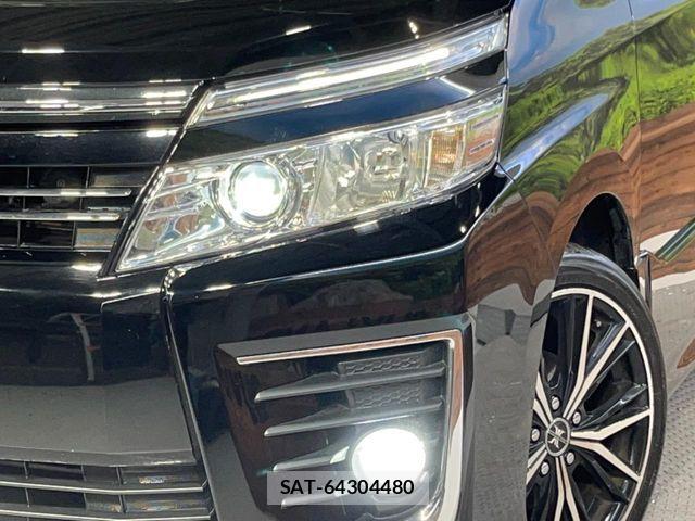 Toyota VOXY 2015-10 6221045-12