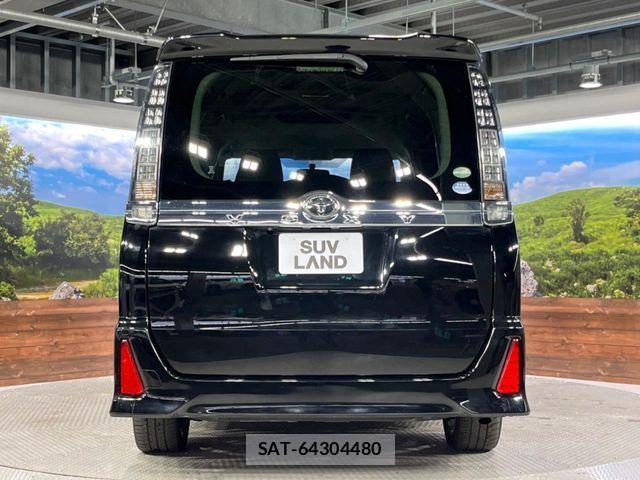 Toyota VOXY 2015-10 6221045-15