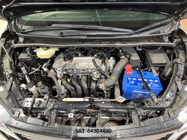 Toyota VOXY 2015-10 6221045-17